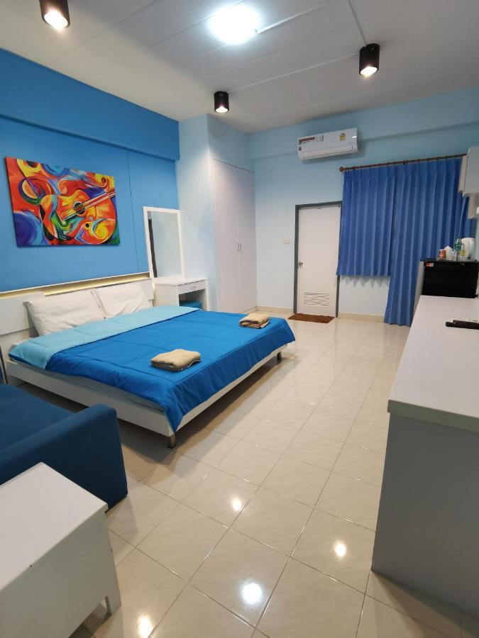 Uj Apartment Bangsaen Exteriör bild