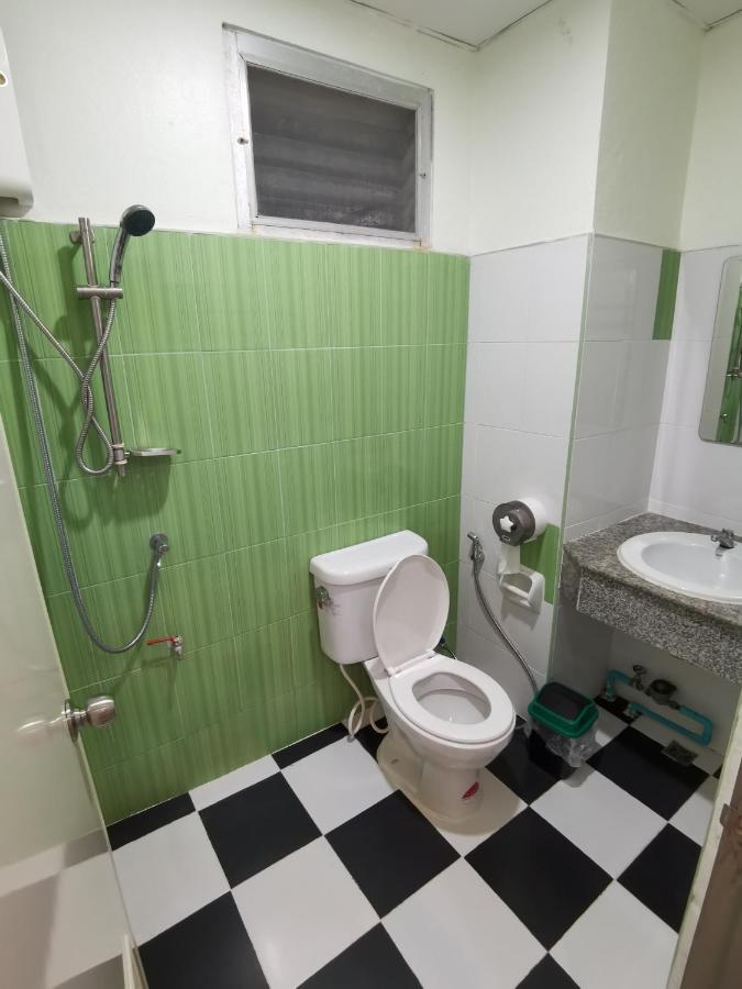 Uj Apartment Bangsaen Exteriör bild