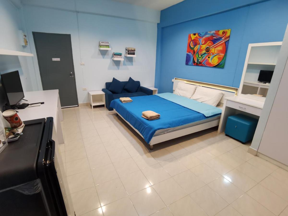 Uj Apartment Bangsaen Exteriör bild